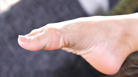 Excellent babes Nesty and Anita Berlusconi having fun with toy 